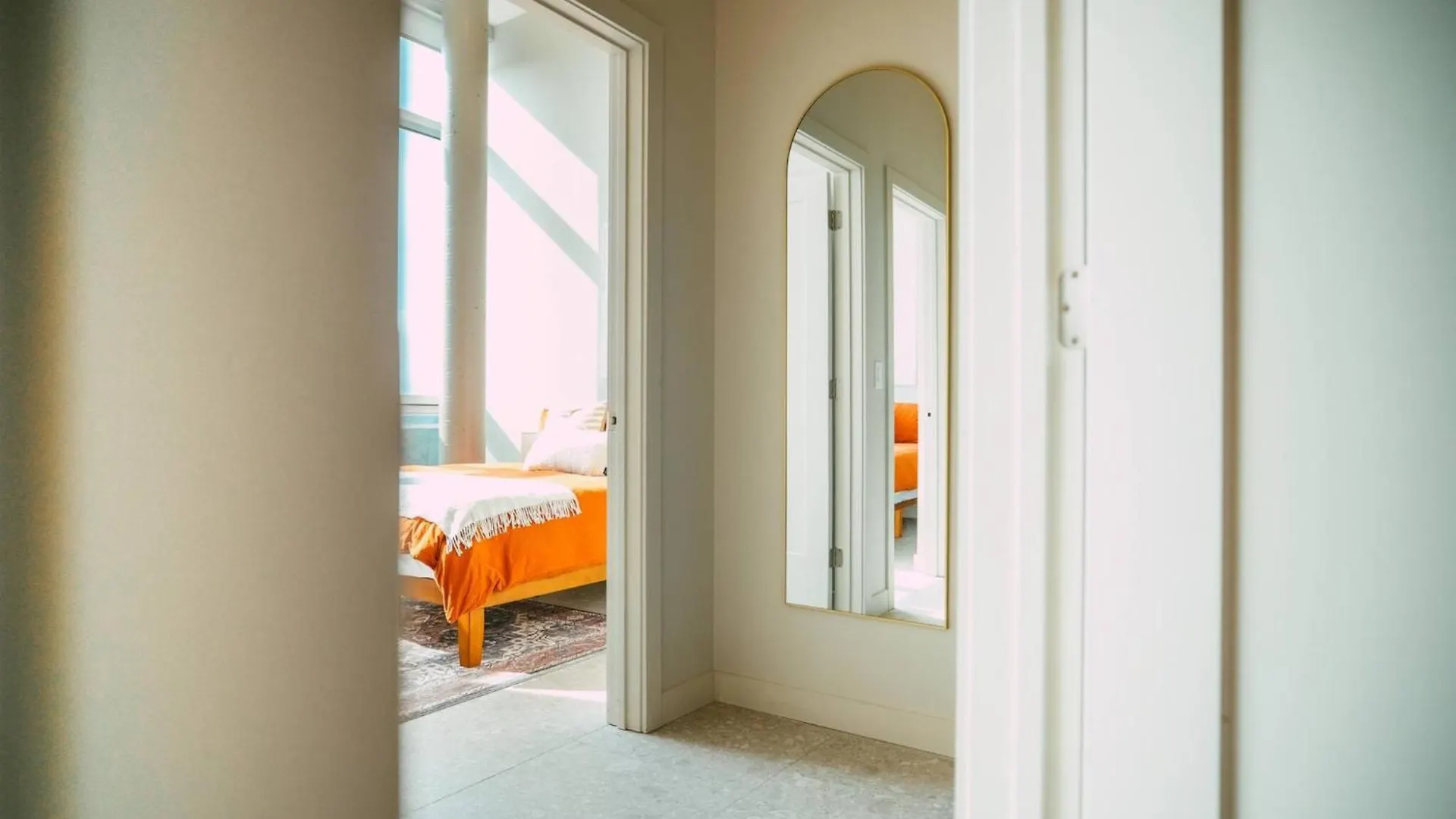 New Luxury 2Br Penthouse Apt In Central Halifax